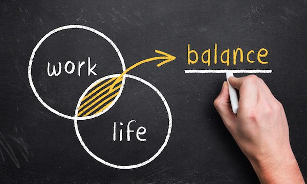 4 strategies to maintain a balance between work and personal life